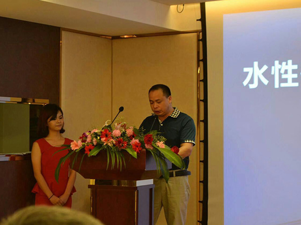 流派劉總代表硅藻泥協(xié)會(huì)發(fā)表重要講話